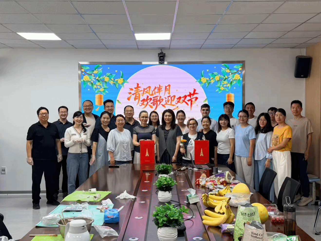 清风伴月·欢歌迎双节——中原彼得堡航空学院分工会举办中秋国庆主题活动